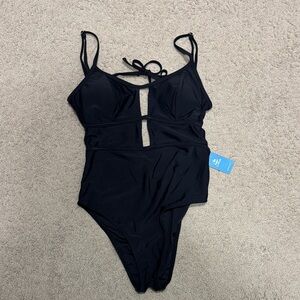 NWT CUPSHE Noir Cut-Out One-Piece Size M